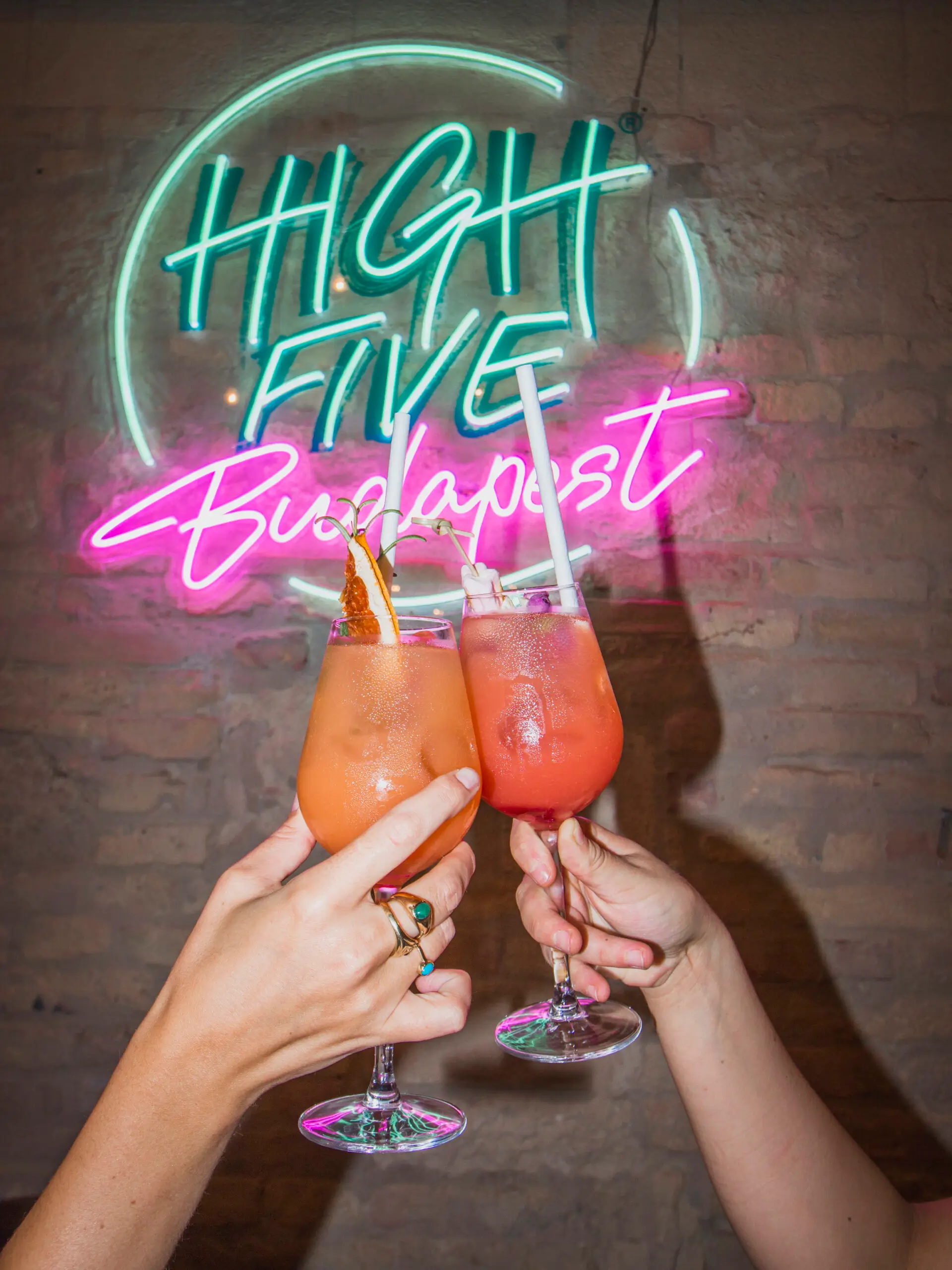 Céges buli hangulat a High Five bisztróban