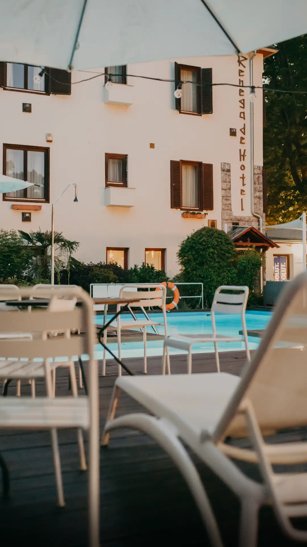 renegade-hotel-medence